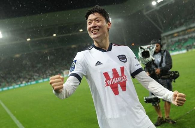 目前《花束般的恋爱》观影人数突破184万人，超越同期影片成为2022年进口剧情片观影人次与票房冠军，并且凭借6580万的票房佳绩，打破去年复映的日本经典爱情电影《情书》的票房纪录，成为引进日本真人爱情电影总榜票房冠军